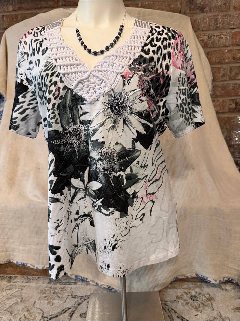 Metric New York Women’s XL Embellished Floral Rhinestone Crochet Top NWT